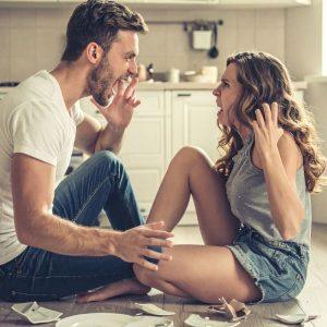 Kaip artimuose santykiuose išvengti konfliktų dėl paprasčiausių buitinių nesutarimų?