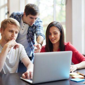 Kaip atpažinti DI sukurtus vaizdo įrašus socialiniuose tinkluose? Štai keli ženklai, į ką verta atkreipti dėmesį