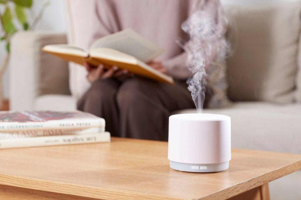 Kaip atsikratyti tabako kvapo namuose: patyrusios namų šeimininkės atskleidė 3 gudrybes. Difuzoriaus arba drėkintuvo su eteriniais aliejais naudojimas