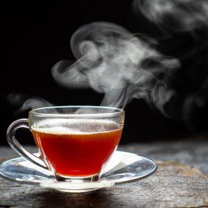 Kaip greitai atvėsinti karštą arbatą puodelyje? Yra paprastas būdas