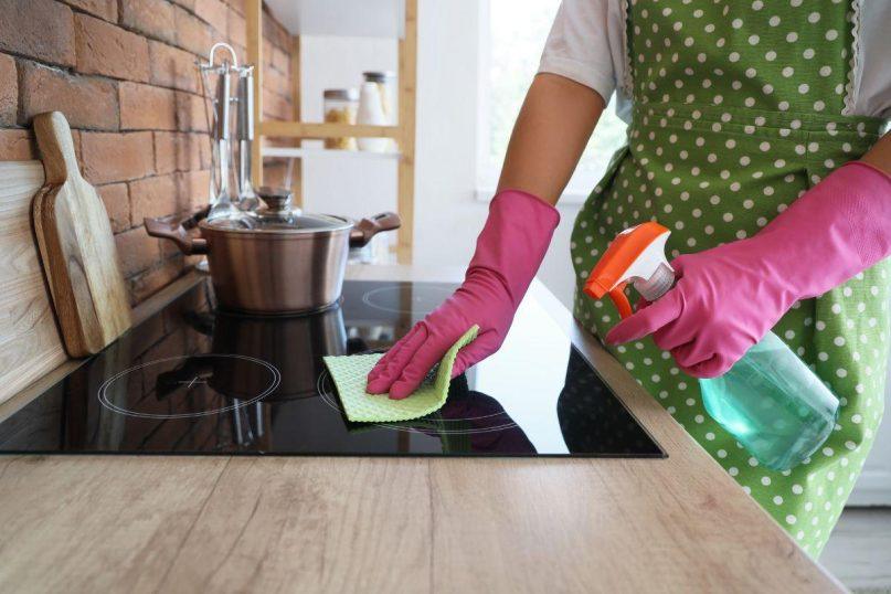 Kaip greitai išvalyti indukcinę viryklę? Rezultatas jus nustebins!