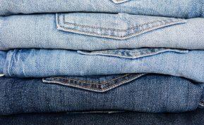 Kaip iš džinsų išvalyti riebalų dėmes: neskubėkite jų dėti į skalbimo mašiną