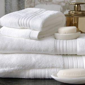 Kaip išbalinti rankšluosčius nenaudojant baliklio? Patarimai, padėsiantys susigrąžinti audinių baltumą