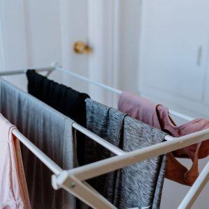 Kaip išdžiovinti skalbinius, jei namuose yra prasta ventiliacija?