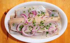 Kaip išvalyti silkę nuo ašakų paprastai ir greitai