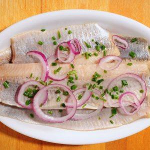 Kaip išvalyti silkę nuo ašakų paprastai ir greitai