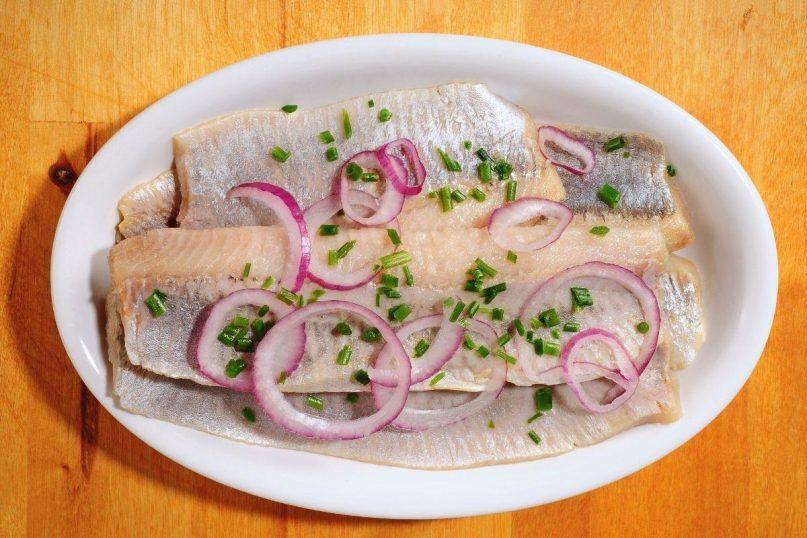 Kaip išvalyti silkę nuo ašakų paprastai ir greitai