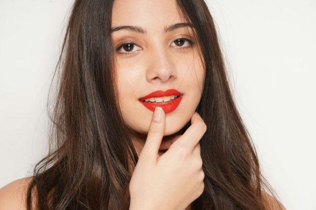Kaip padaryti lūpų dažus matiniais: žingsnis po žingsnio instrukcijos su nuotraukomis