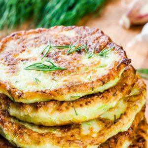 Kaip pasigaminti blynus iš šaldytų cukinijų: keli paprasti žingsniai