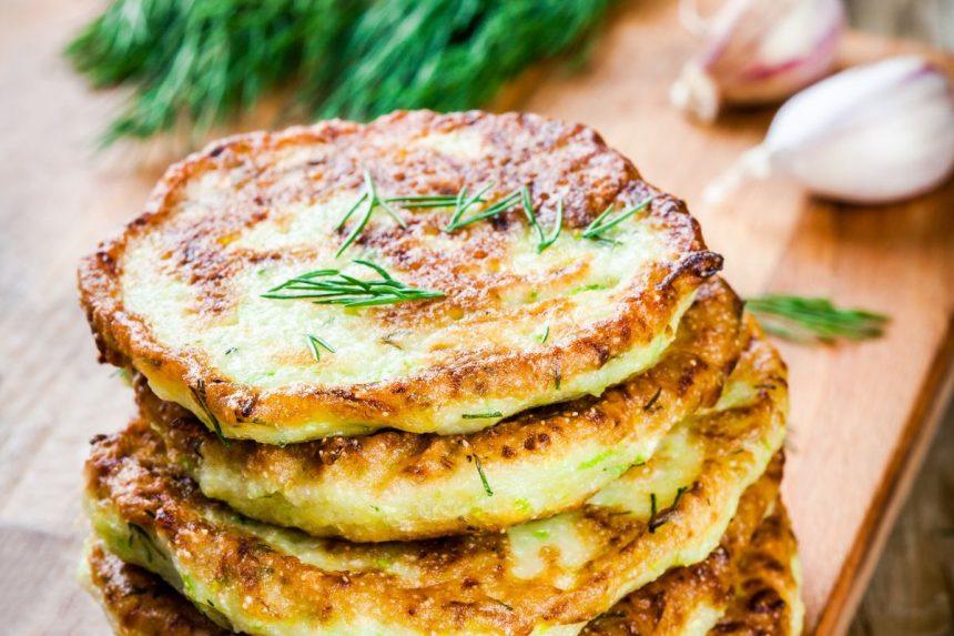 Kaip pasigaminti blynus iš šaldytų cukinijų: keli paprasti žingsniai