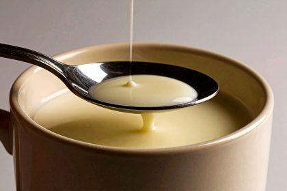 Kaip pasigaminti kondensuotą pieną namuose per 15 minučių