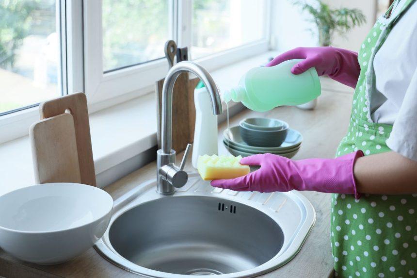 Kaip pasigaminti naminį indų ploviklį? Jums reikės tik keturių ingredientų