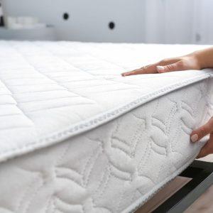 Kaip per 5 minutes atnaujinti čiužinį namuose: pamirškite apie cheminį valymą