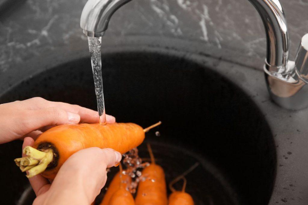 Kaip plauti morkas po tekančiu vandeniu