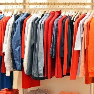 Kaip skalbiant išsaugoti daiktų spalvą: paprasti būdai