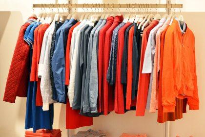 Kaip skalbiant išsaugoti daiktų spalvą: paprasti būdai