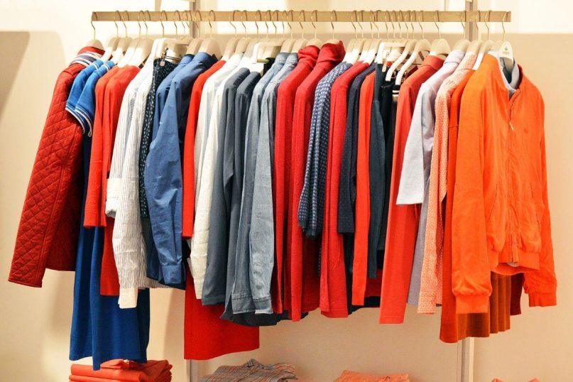 Kaip skalbiant išsaugoti daiktų spalvą: paprasti būdai