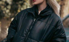 Kaip sutvarkyti pūkinę striukę po ilgo laikymo: šeimininkių gudrybės