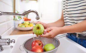 Kaip teisingai naudoti sodą vaisiams: saugus ir efektyvus būdas nuplauti vaisius