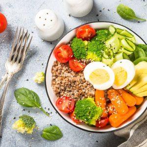 Kaip tinkamai maitintis dietos metu: ekspertai įvardijo 5 svarbias taisykles