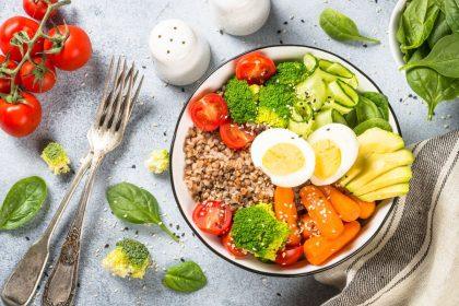 Kaip tinkamai maitintis dietos metu: ekspertai įvardijo 5 svarbias taisykles