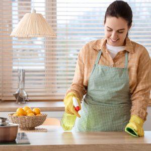 Kaip tinkamai valyti virtuvę: svarbiausi patarimai, kad išvengtumėte bakterijų ir užtikrintumėte švarą