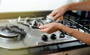 Kaip tinkamai valyti viryklę: ekspertų patarimai