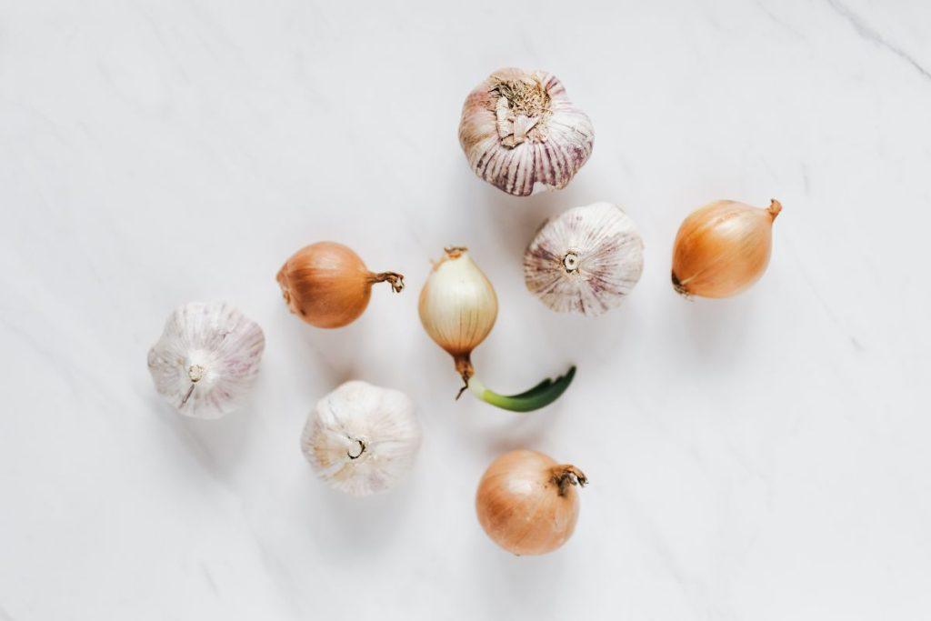 Kaip užtikrinti tinkamas česnakų ir svogūnų laikymo sąlygas