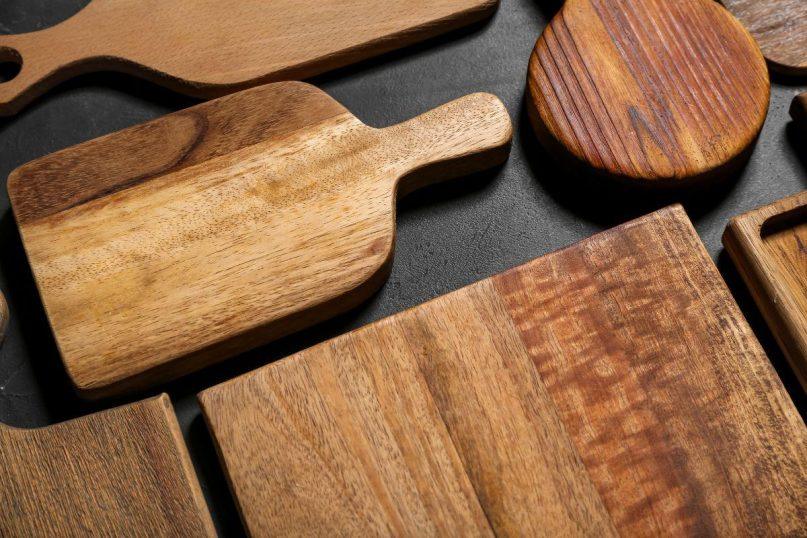 Kaip valyti medinę pjaustymo lentelę: paprasti, tačiau efektyvūs patarimai