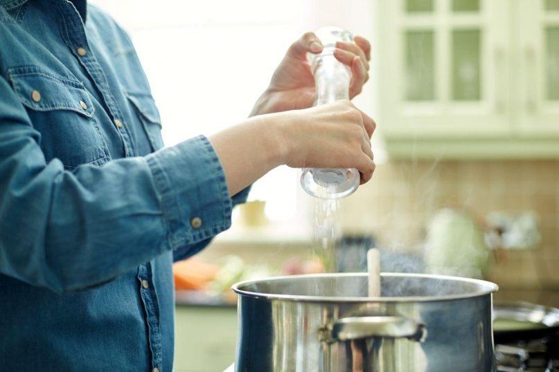 Kaip virti makaronus idealiai: paslaptis slypi druskoje ir glitime