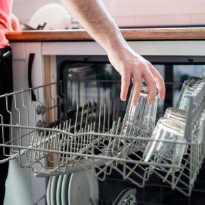 Kapsulės, milteliai ar skystis? Tik vienas indaplovės ploviklis garantuoja idealiai švarius indus!