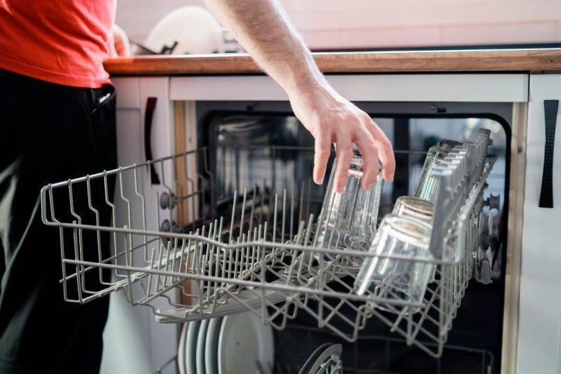 Kapsulės, milteliai ar skystis? Tik vienas indaplovės ploviklis garantuoja idealiai švarius indus!