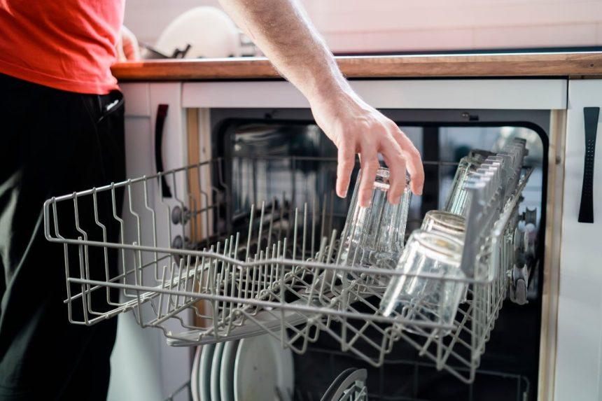 Kapsulės, milteliai ar skystis? Tik vienas indaplovės ploviklis garantuoja idealiai švarius indus!