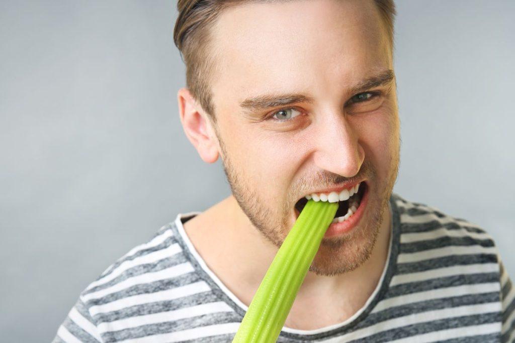 Kas atsitiks, jei bent kartą per savaitę valgysite salierą? Jūsų kūnas jums padėkos! Svorio kontrolė