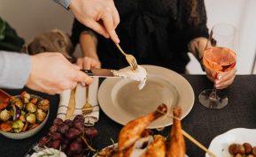 Kas atsitiks kūnui, jei metus nevalgysite vakarienės?