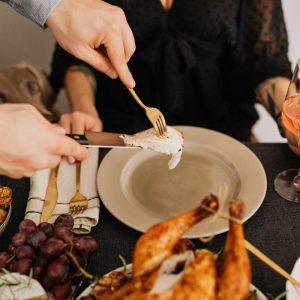 Kas atsitiks kūnui, jei metus nevalgysite vakarienės?