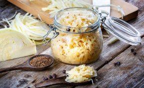 Kas neturėtų valgyti raugintų kopūstų: 11 naudingų šio produkto savybių