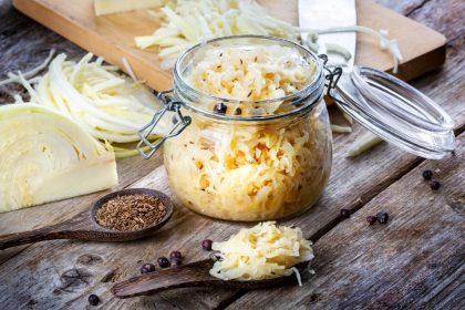 Kas neturėtų valgyti raugintų kopūstų: 11 naudingų šio produkto savybių