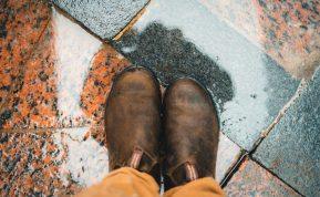 Kas nutiks, jei sušlapsite kojas: gydytojo atsakymas