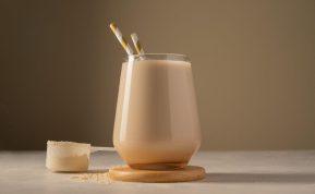 Kava su proteinu: supergėrimas ar tik marketingas?