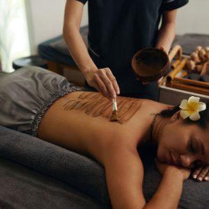 Kava veidui, plaukams ir kūnui! Sužinokite, kokioms procedūroms ji tinka