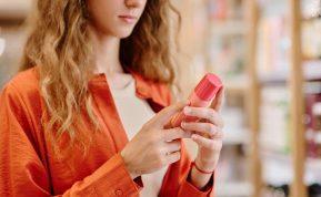 Kenksmingi ingredientai: ko vengti kosmetikoje, jei norite išsaugoti odos stangrumą