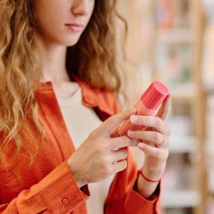 Kenksmingi ingredientai: ko vengti kosmetikoje, jei norite išsaugoti odos stangrumą