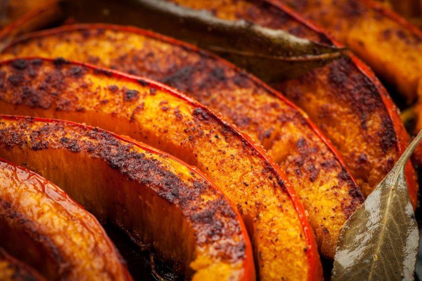 Keptas moliūgas pagardintas kvapniu česnaku ir baziliku