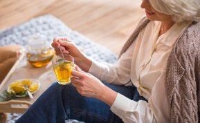 Kiek puodelių arbatos reikia išgerti per dieną, kad apsaugotumėte širdį nuo ligų?