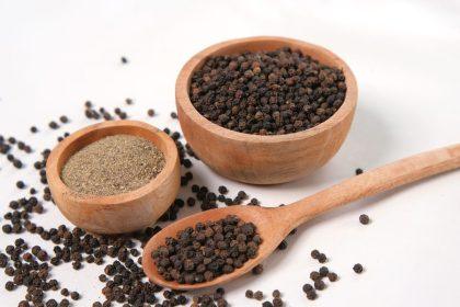 Kodėl į skalbimo mašiną reikia įberti juodųjų pipirų