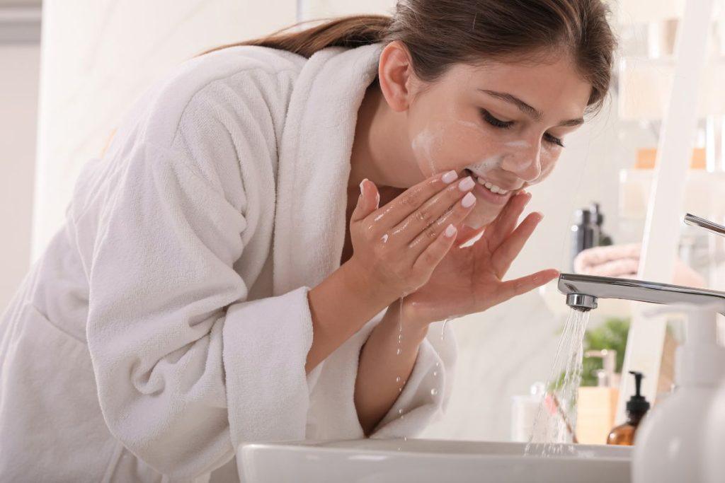 Kodėl nereikia plauti veido muilu?