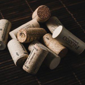 Kodėl neturėtumėte išmesti vyno kamštelių į šiukšliadėžę?