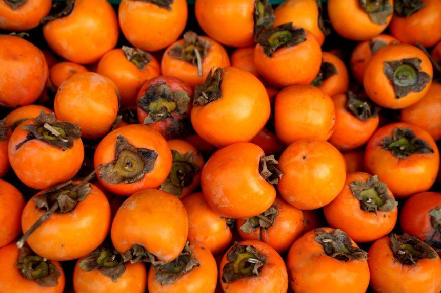 Kodėl pusryčiams reikėtų valgyti persimonus, o ne gerti kavą?