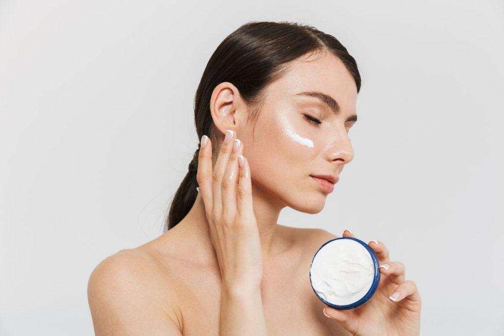 Kodėl visiškai negalima pasitikėti dirbtinio intelekto patarimais dėl odos priežiūros